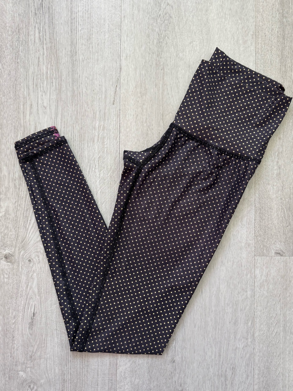 Tiki Polka Dot leggings